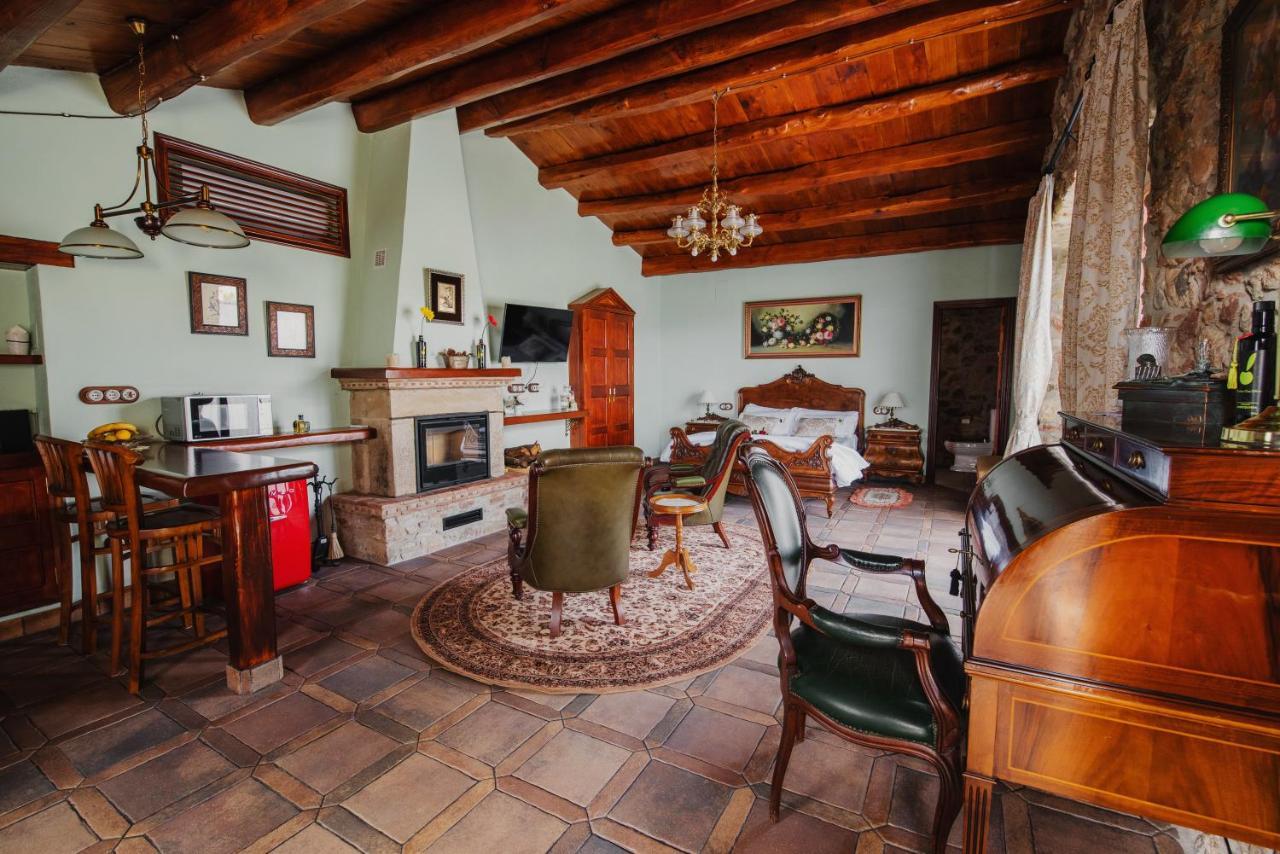 Masia Can Viver - Olive Oil Tourism B&B Bigues I Riells Esterno foto